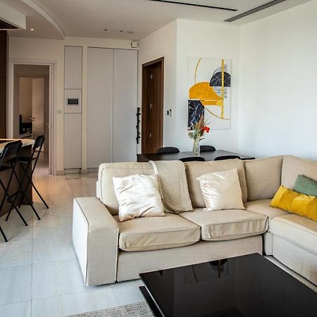 Phaedrus Living: 360 Tower Luxury Flat Apartment นิโคเซีย ภายนอก รูปภาพ