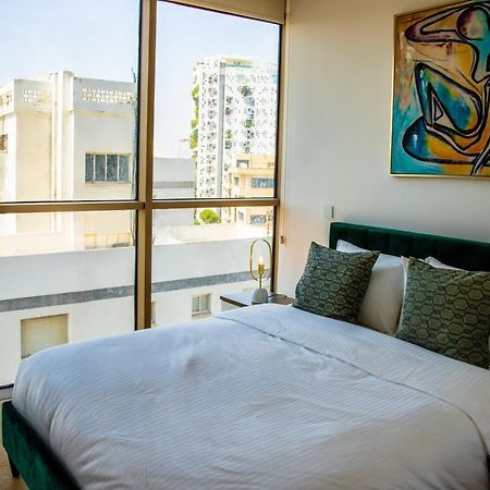 Phaedrus Living: 360 Tower Luxury Flat Apartment นิโคเซีย ภายนอก รูปภาพ