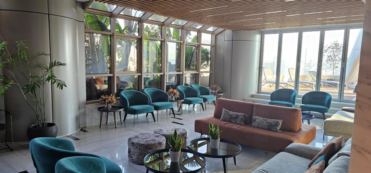 Phaedrus Living: 360 Tower Luxury Flat Apartment นิโคเซีย ภายนอก รูปภาพ