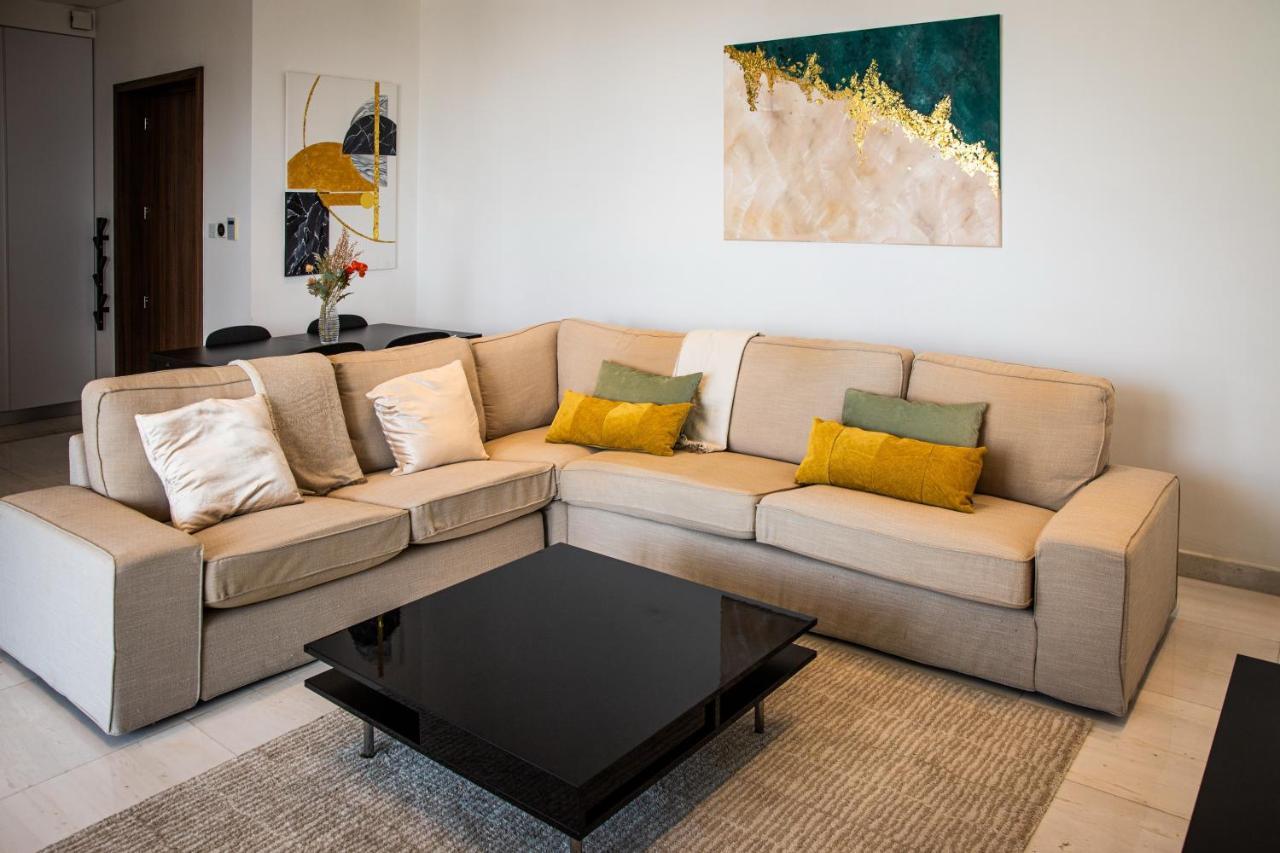 Phaedrus Living: 360 Tower Luxury Flat Apartment นิโคเซีย ภายนอก รูปภาพ
