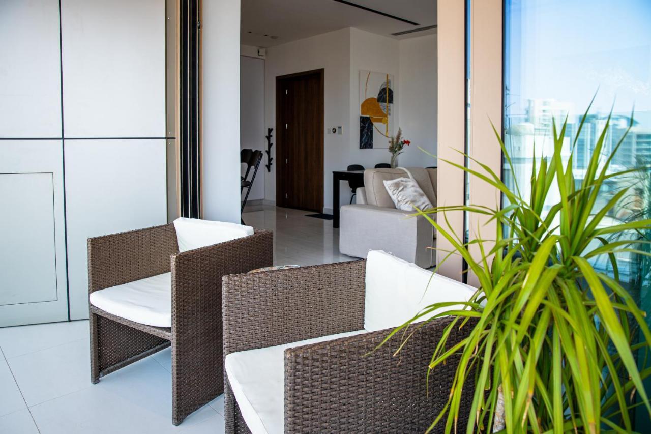 Phaedrus Living: 360 Tower Luxury Flat Apartment นิโคเซีย ภายนอก รูปภาพ